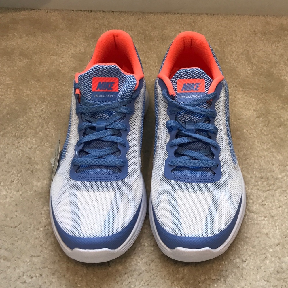 Nike Revolution 3 sneakers